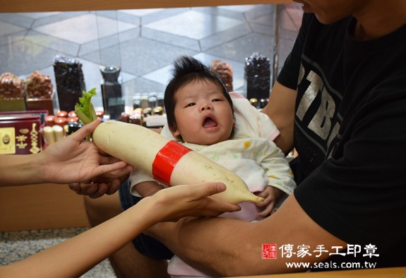 蔡寶寶(台中市北區嬰兒寶寶滿月剃頭理髮、免費嬰兒剃胎毛儀式吉祥話)。中國風會場，爸媽寶貝免費穿「日中韓」古裝禮服。專業拍照、DVD光碟、證書。★購買「臍帶章、肚臍章、胎毛筆刷印章」贈送：剃頭、收涎、抓周，三選一。 2015.11.02 照片11